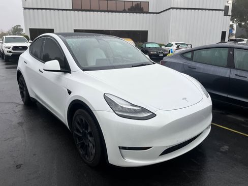 Used 2021 Tesla Model Y Long Range image 2