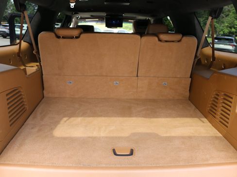 Used 2017 Cadillac Escalade ESV Platinum RWD image 42