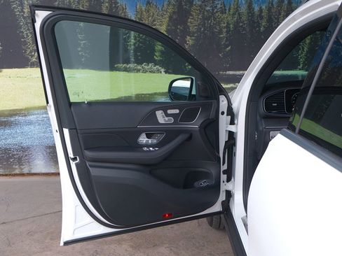 Used 2025 Mercedes-Benz GLE 450e 4MATIC image 10