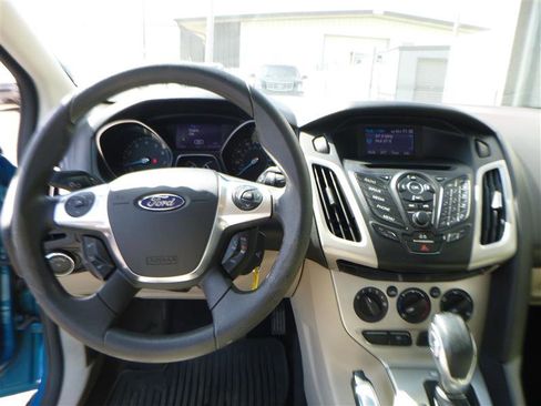 Used 2013 Ford Focus SE w/ SE Winter Pkg FWD image 10