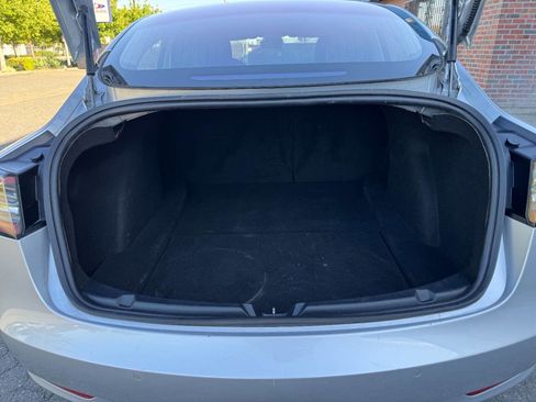 Used 2018 Tesla Model 3 Long Range RWD image 16