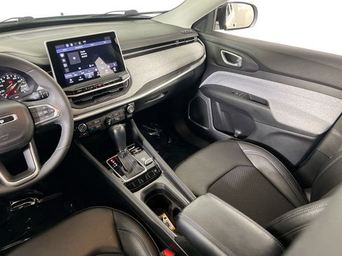 Used 2022 Jeep Compass Latitude image 21