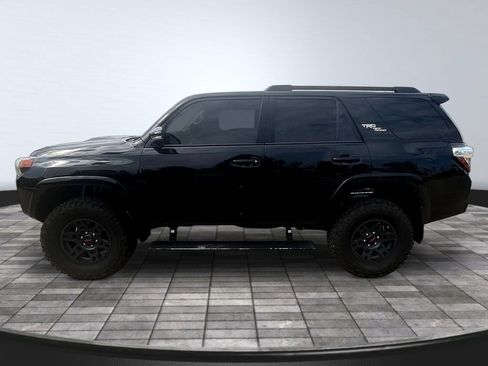 Used 2019 Toyota 4Runner TRD Off-Road Premium AWD/4WD image 4