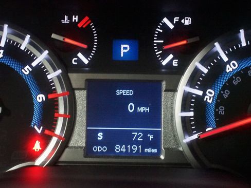 Certified 2017 Toyota 4Runner SR5 AWD/4WD image 17