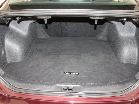 Used 2024 Nissan Altima 2.5 SV FWD image 23
