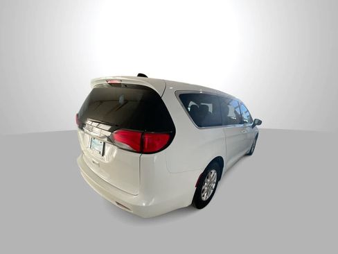 Used 2023 Chrysler Voyager LX FWD image 8