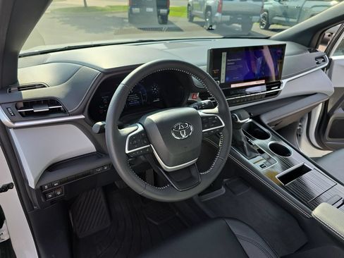 Certified 2025 Toyota Sienna XSE AWD/4WD image 21
