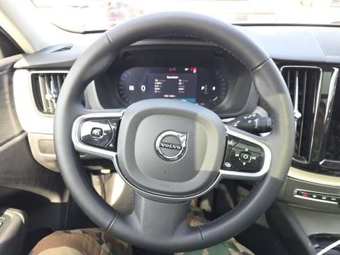 Used 2025 Volvo XC60 B5 Plus AWD/4WD image 8