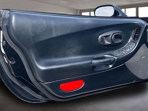 Used 2002 Chevrolet Corvette Coupe image 17