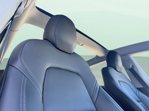 Used 2018 Tesla Model 3 Long Range image 16