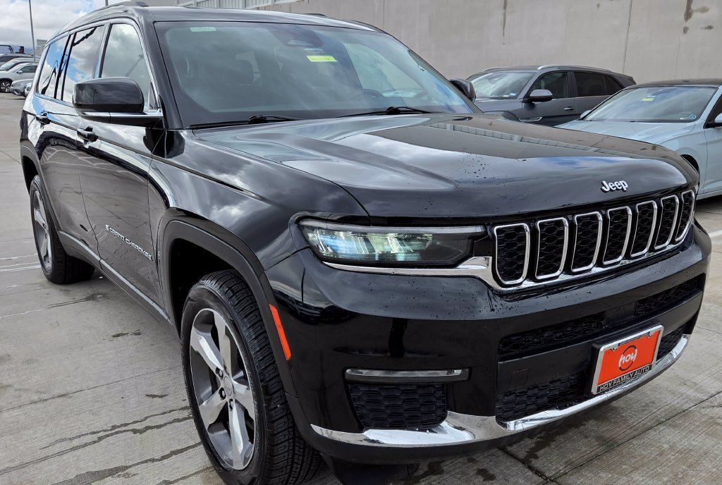 Used 2021 Jeep Grand Cherokee L Limited AWD/4WD image 3
