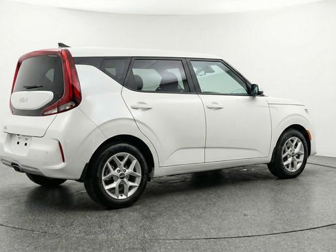 Used 2025 Kia Soul LX w/ LX Technology Package image 9