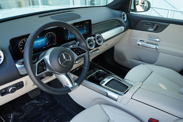 Used 2025 Mercedes-Benz GLB 250 image 25