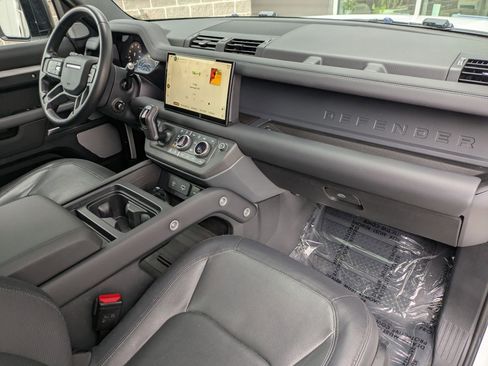Certified 2024 Land Rover Defender 130 X-Dynamic SE image 33
