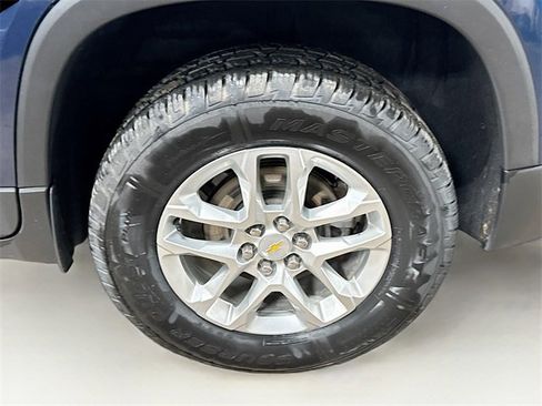 Used 2022 Chevrolet Traverse LS image 10
