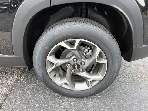 New 2026 Chevrolet Trax LT w/ LT Convenience Package FWD image 19