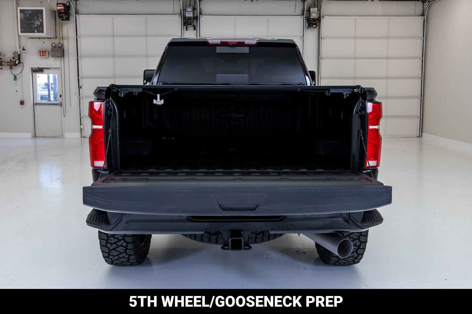 Used 2025 Chevrolet Silverado 2500 ZR2 w/ Technology Package AWD/4WD image 9