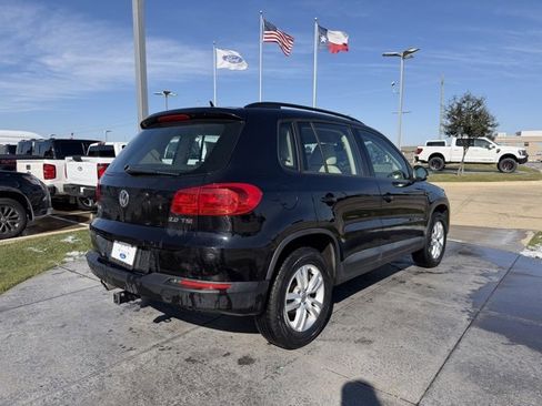 Used 2016 Volkswagen Tiguan S image 6