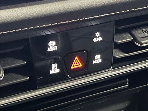 New 2025 Volkswagen Atlas SE image 10