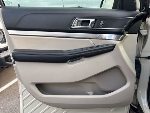 Used 2018 Ford Explorer XLT w/ Equipment Group 202A image 32