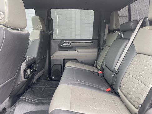 Used 2025 Chevrolet Silverado 2500 ZR2 w/ Technology Package image 26