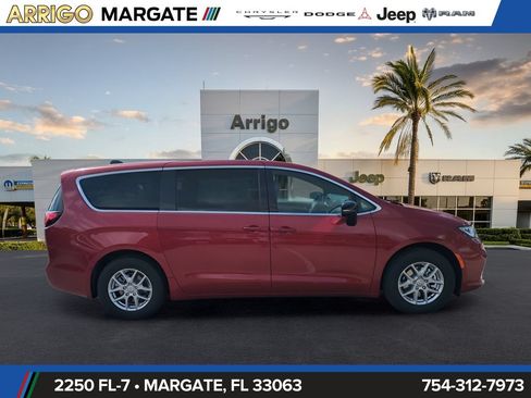 New 2026 Chrysler Pacifica Select FWD image 4