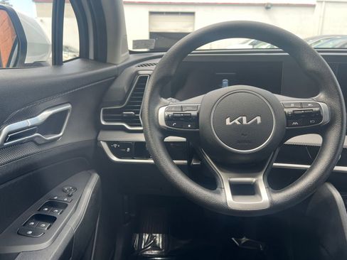 Used 2025 Kia Sportage LX FWD image 33