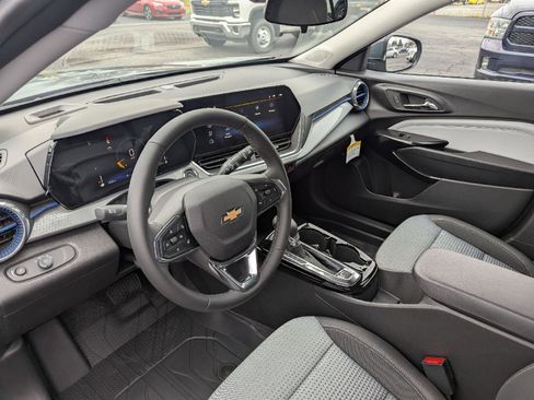 New 2026 Chevrolet Trax LT w/ Driver Confidence Package image 17