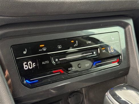 Used 2023 Volkswagen Tiguan SE image 18