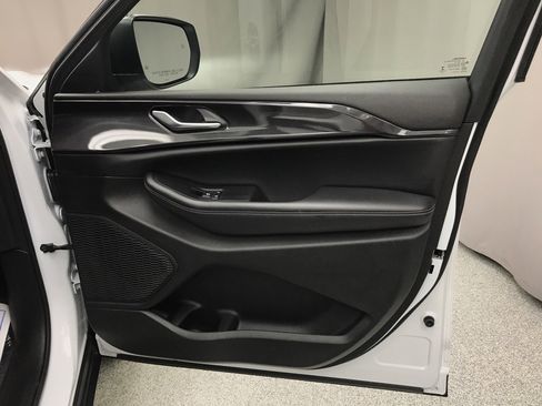 Used 2023 Jeep Grand Cherokee L Laredo w/ Luxury Tech Group I image 18