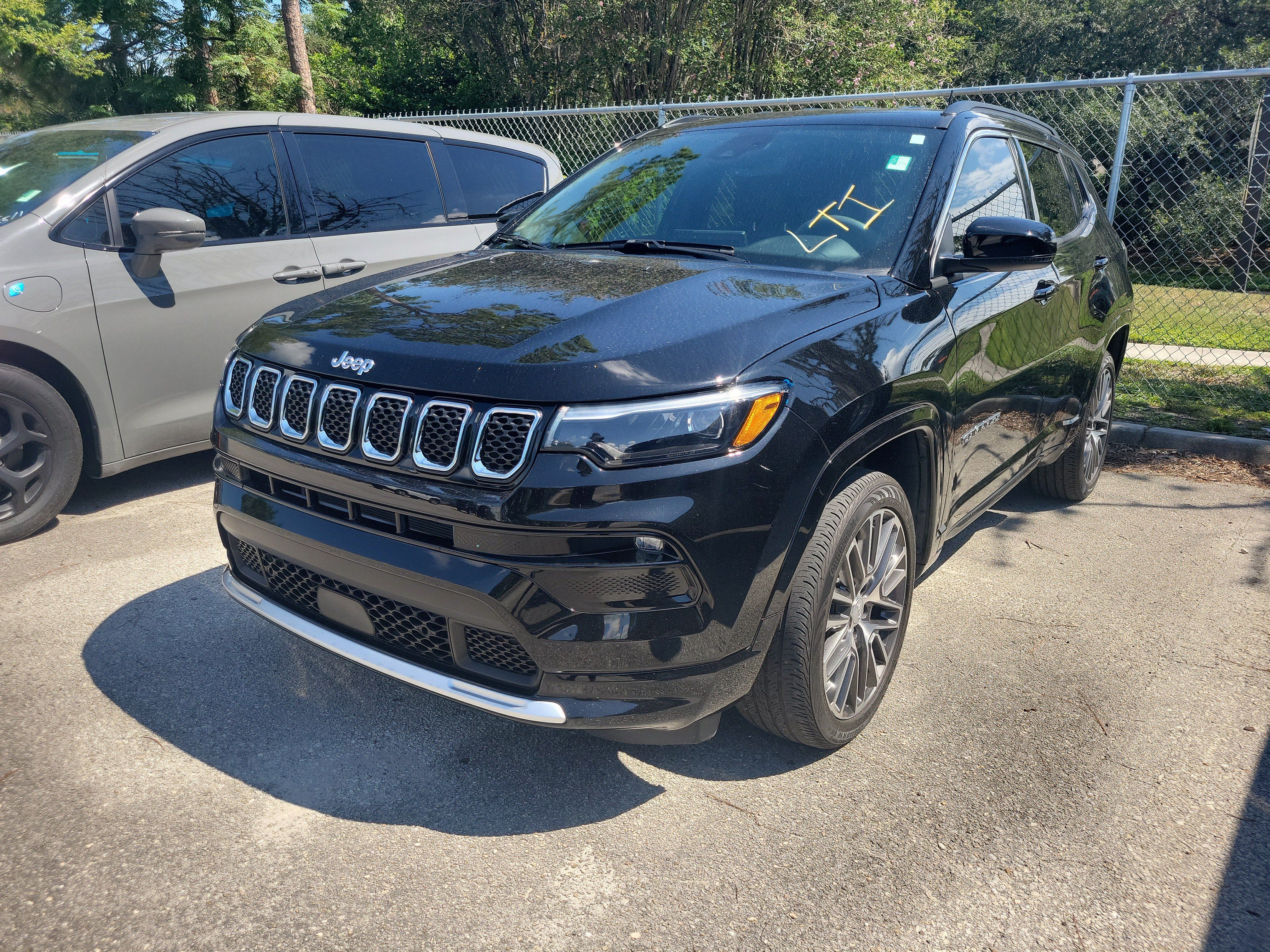 Used 2024 Jeep Compass Limited w/ Elite Group AWD/4WD image 3