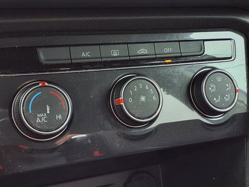 Used 2021 Volkswagen Tiguan S image 8