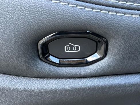 New 2026 Jeep Cherokee Laredo image 13