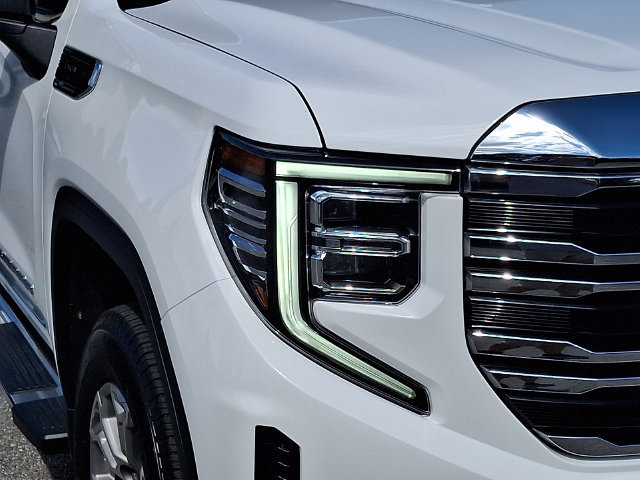 Used 2025 GMC Sierra 1500 SLT AWD/4WD image 9