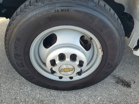 Used 2019 Chevrolet Express 3500 w/ Power Convenience Package image 22