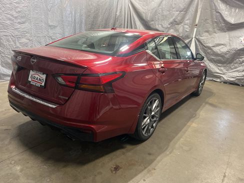 Used 2023 Nissan Altima 2.0 SR FWD image 6