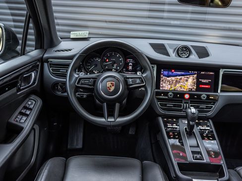 Certified 2026 Porsche Macan AWD/4WD image 13