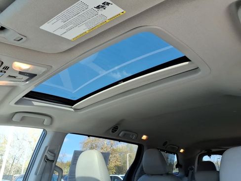 Used 2015 Toyota Sienna XLE w/ XLE Navigation Package FWD image 15