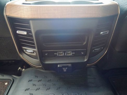 Used 2022 RAM 2500 Limited AWD/4WD image 17