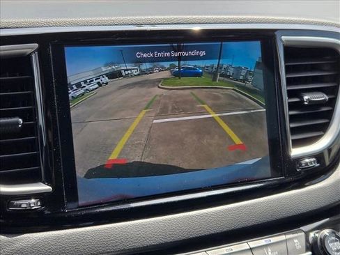 Used 2023 Chrysler Pacifica Touring-L FWD image 13