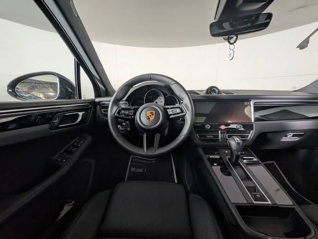 Used 2026 Porsche Macan AWD/4WD image 22