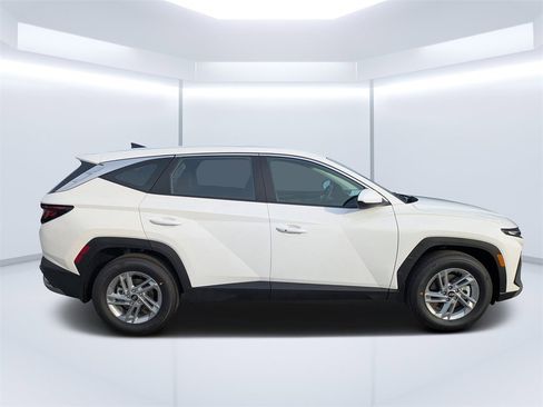 New 2026 Hyundai Tucson SE image 2
