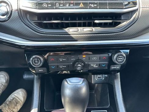 Used 2025 Jeep Compass Trailhawk AWD/4WD image 31