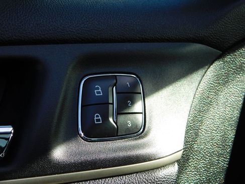 Used 2018 Lincoln MKC Reserve w/ Lincoln MKC Climate Package image 16