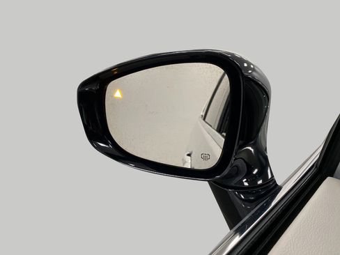 Used 2024 Chrysler Pacifica Touring-L image 20