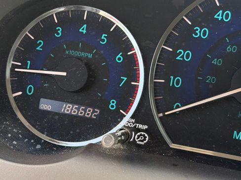 Used 2006 Toyota Sienna XLE FWD image 7