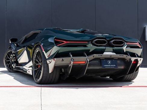 Used 2024 Lamborghini Revuelto image 7
