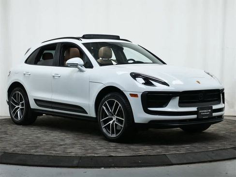 Used 2025 Porsche Macan image 9