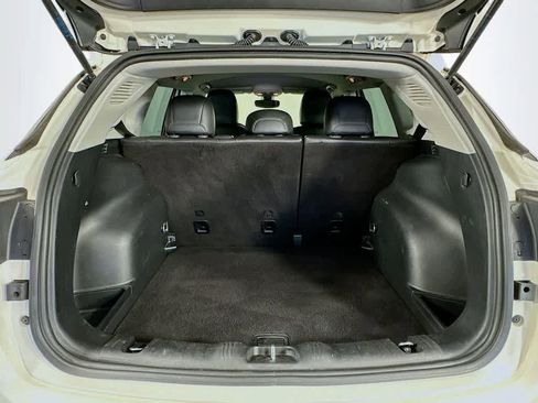 Used 2018 Jeep Compass Latitude FWD image 20