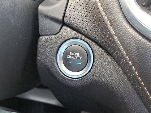 Used 2023 Chevrolet Equinox Premier image 17